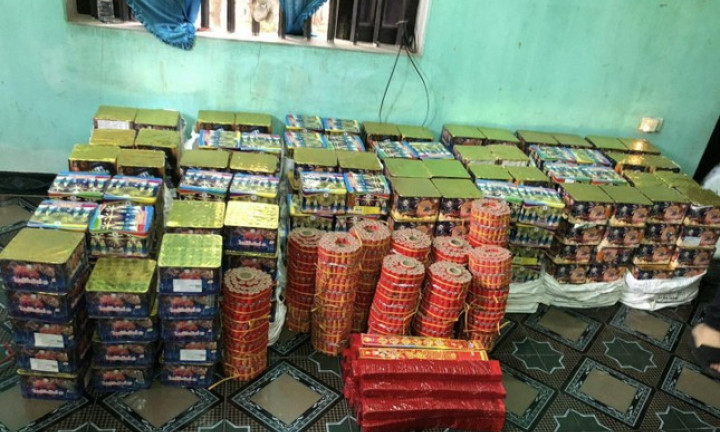 Hà Nội liên tiếp bắt giữ pháo lậu dịp cận Tết