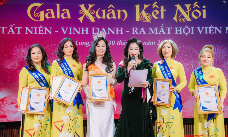 Hội Quý bà Thanh lịch Việt Nam toàn cầu tỉnh Quảng Ninh tổng kết công tác năm 2023 và kết nạp hội viên mới