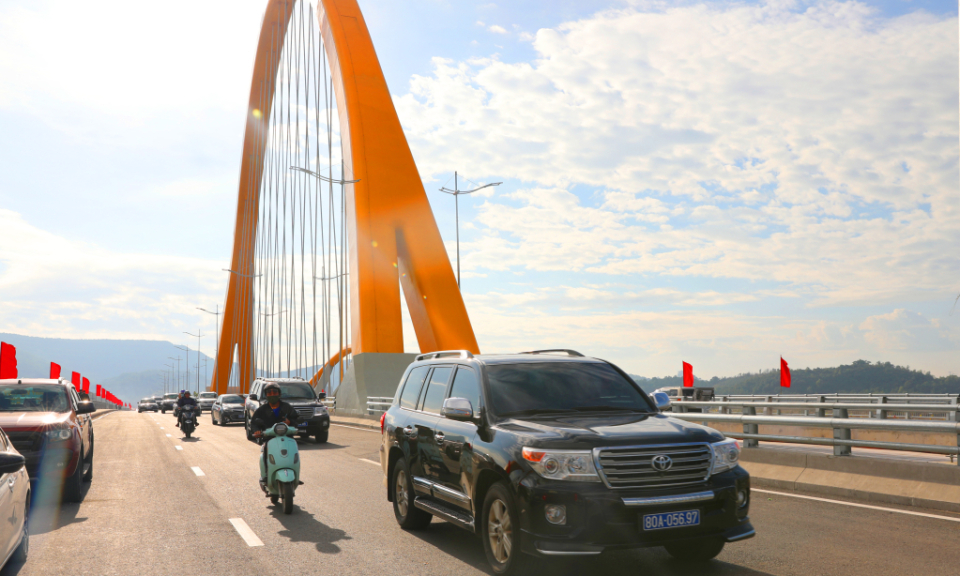 Binh Minh bridge officially open to traffic on January 1