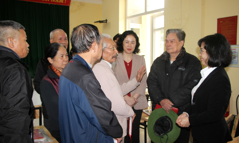 Đồng chí Phó Bí thư Thường trực Tỉnh ủy dự sinh hoạt Chi bộ thôn Chợ