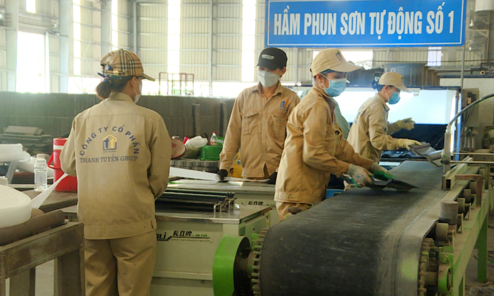 Doanh nghiệp sản xuất vật liệu xây dựng nỗ lực vượt khó