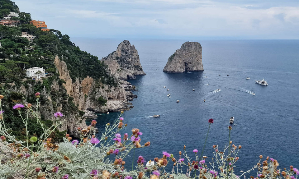 Ngắm vẻ đẹp Capri, hòn đảo nằm ngoài khơi vịnh Napoli của Ý