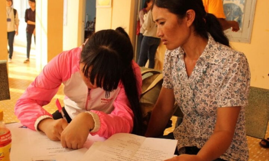 Phụ huynh đua nhau khoe thành tích, tôi trầm cảm vì con điểm thấp