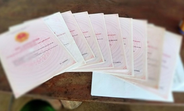 Khởi tố người phụ nữ dùng 19 'sổ đỏ' giả vay 10 tỷ đồng của nhiều người dân