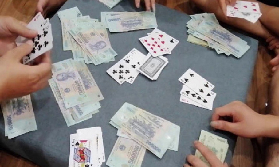 Cán bộ kiểm lâm tham gia đánh bạc bị khởi tố