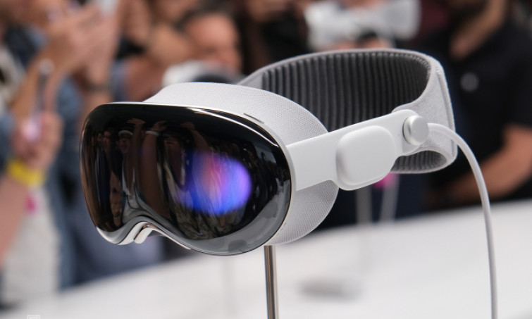 Apple sắp bán kính Vision Pro