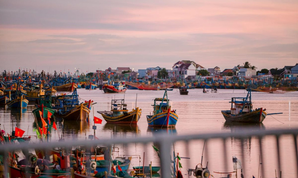 Tàu cá bị tàu hàng đâm chìm trên biển Bình Thuận