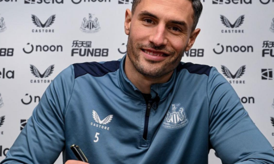 Newcastle công bố hợp đồng mới