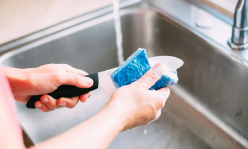 Sai lầm khi vệ sinh dao trong nhà bếp