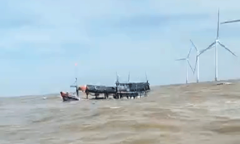 Đồn Biên phòng Cửa Đại cứu kịp thời 19 ngư dân trên tàu cá bị chìm