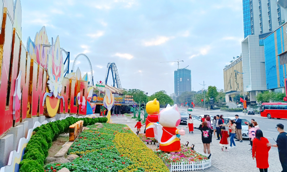 Rộn ràng du lịch vui xuân, đón Tết 