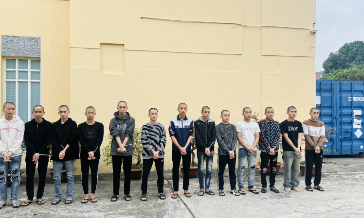 Tạm giữ nhóm côn đồ tuổi teen vác mã tấu “ngứa mắt là chém”