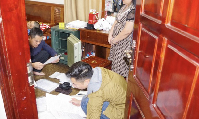 Làm sổ đỏ giả, chiếm đoạt hàng chục tỷ đồng của bà chủ tín dụng đen