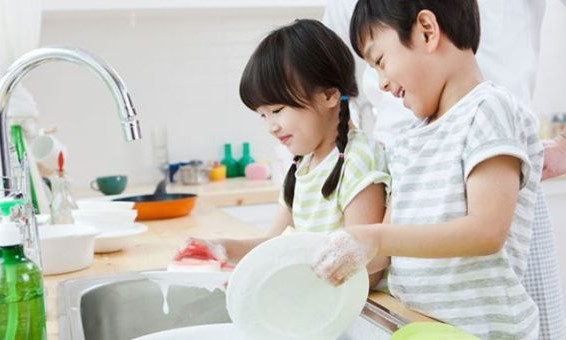 Có nên trả tiền để con làm việc nhà?