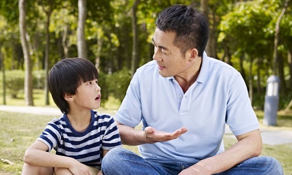 Điều cần nói khi con lén xem 'phim người lớn'