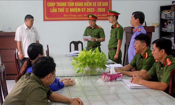 Bắt tạm giam Giám đốc Trung tâm đăng kiểm Kiên Giang 68.01S