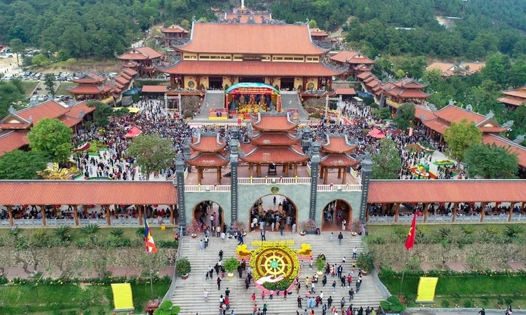 Chùa Ba Vàng và sư trụ trì vi phạm pháp luật về tín ngưỡng, tôn giáo