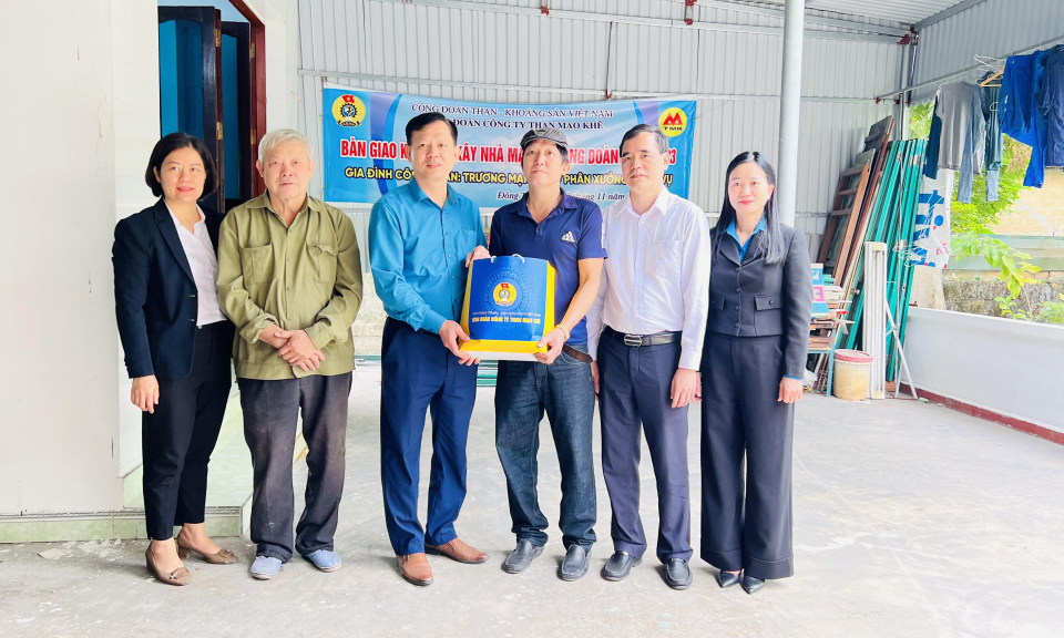 Chăm lo Tết cho thợ mỏ