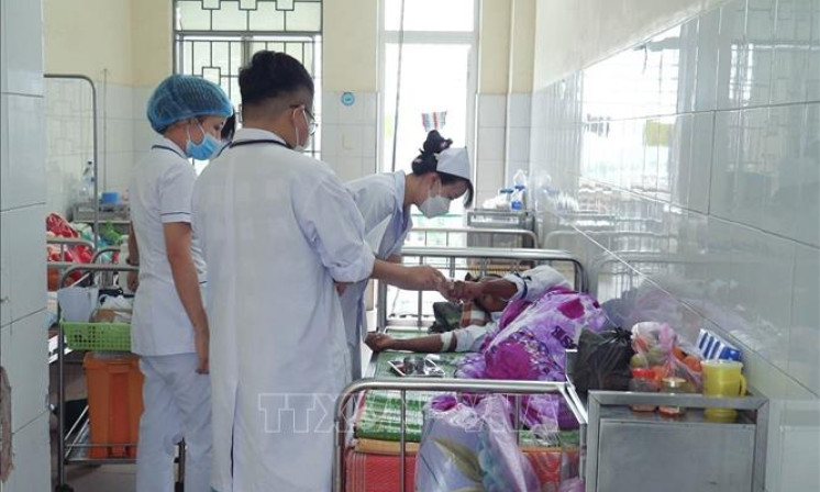 Một người tử vong, 3 người nhập viện nghi do uống nước rễ cây rừng 