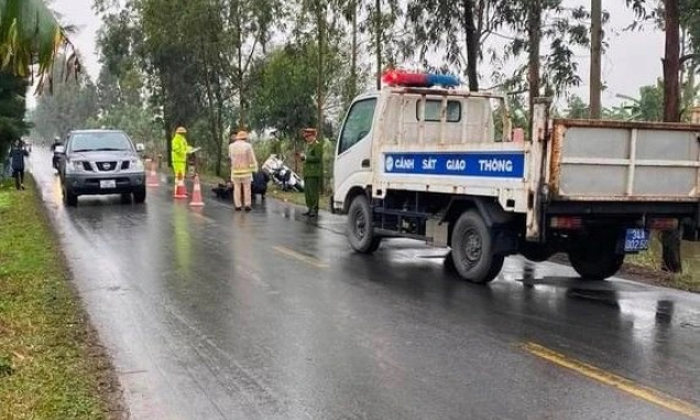 Va chạm với xe máy không biển số, một phụ nữ tử vong tại Hải Dương