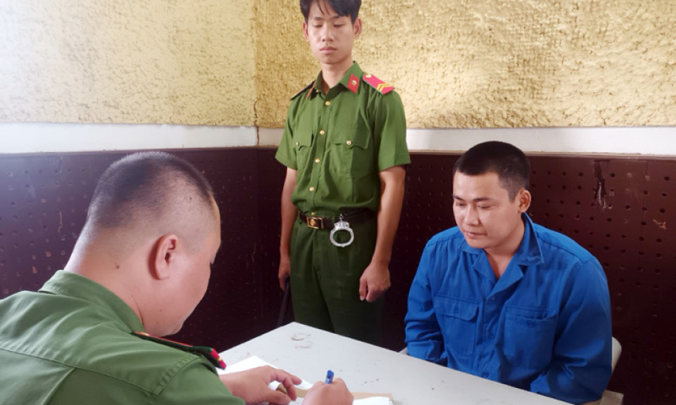 Lừa làm sổ đỏ chiếm đoạt gần 3 tỷ đồng của 28 hộ dân