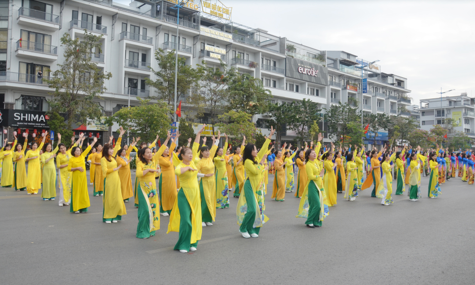 Góp sức xây dựng cuộc sống giàu đẹp, văn minh