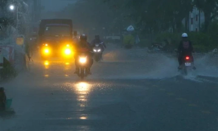 Đông Bắc Bộ nhiều mây, có mưa, mưa rào và có nơi có dông