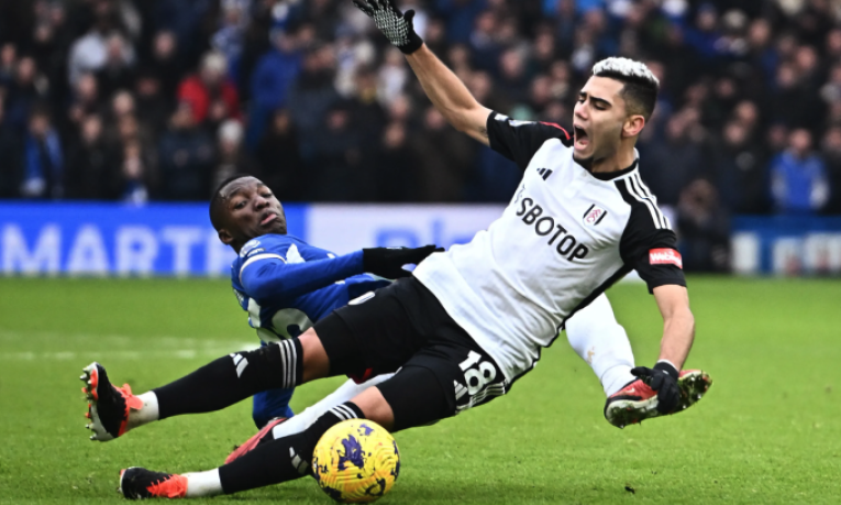 Chelsea vượt mặt Man Utd
