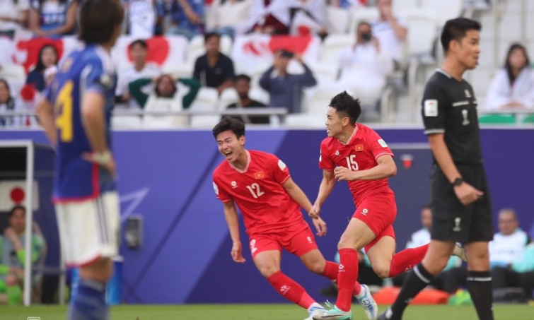 Việt Nam ghi hai bàn trong trận thua Nhật Bản ở Asian Cup