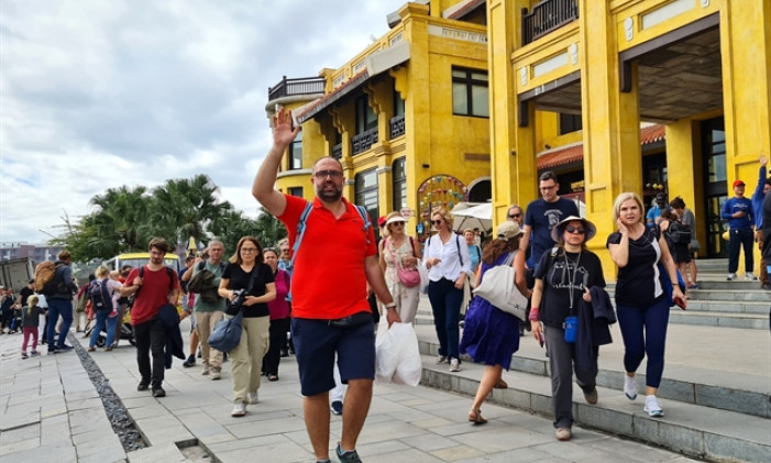 Việt Nam hopes to welcome 17-18 million tourist arrivals this year
