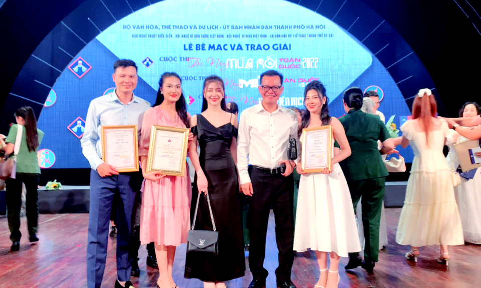 Diễn viên “2 trong 1” tài năng, giàu đam mê 