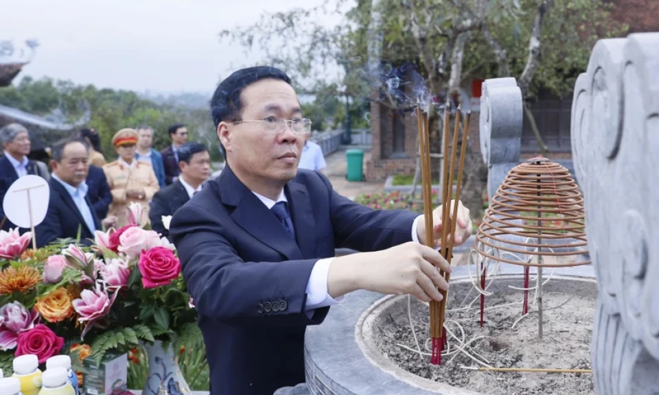 Chủ tịch nước Võ Văn Thưởng dâng hương tưởng nhớ Chủ tịch Hồ Chí Minh
