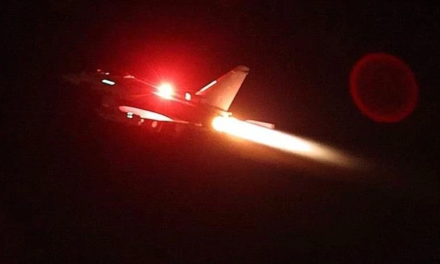 Mỹ và Anh ném bom nhằm vào các mục tiêu của Houthi ở miền Trung Yemen