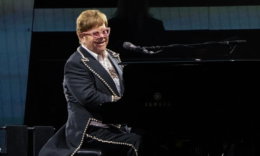 Elton John gia nhập hàng ngũ huyền thoại sở hữu 4 giải thưởng danh giá