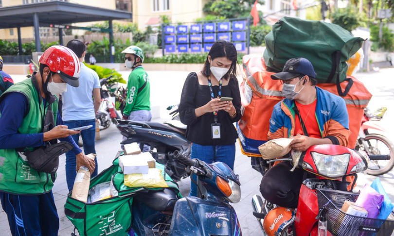 Hơn 2,2 tỉ sản phẩm được giao thành công trên sàn Lazada, Shopee, Tiki, TikTok Shop... năm 2023