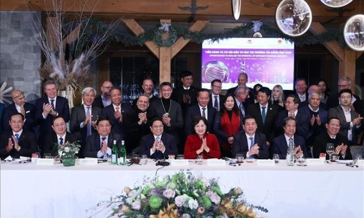 PM calls for assistance in building financial centres in Vietnam