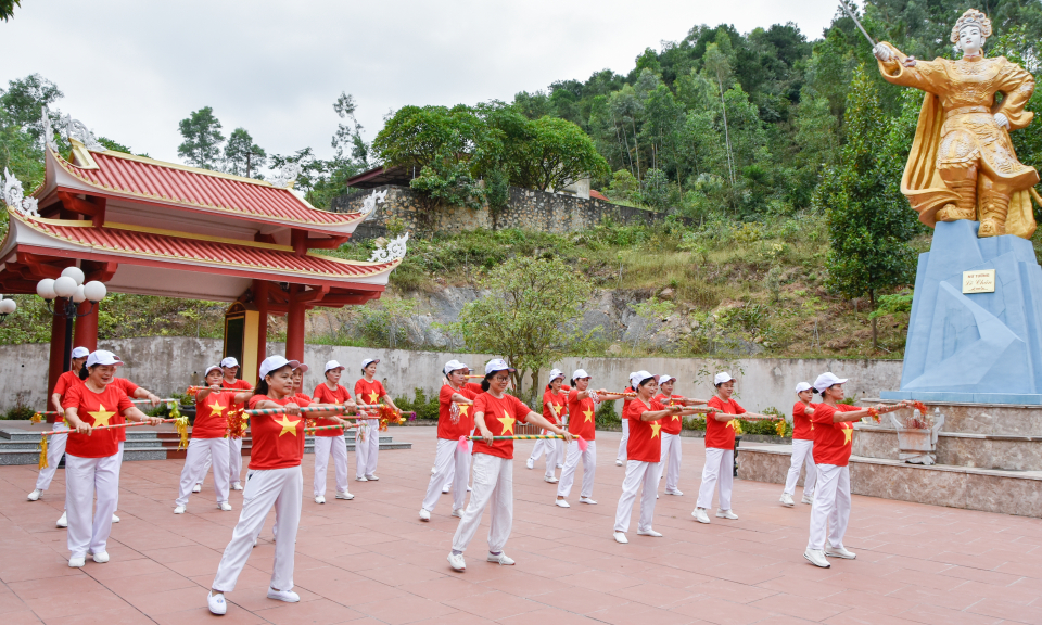 CLB "Liên thế hệ tự giúp nhau" xã Thủy An