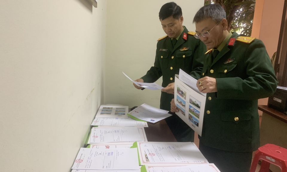 Nhân viên quân lực tận tụy với công việc