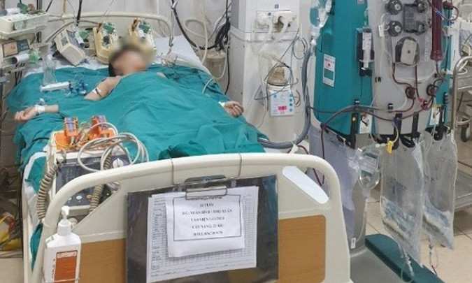 2 cháu bé nghi ngộ độc sau khi ăn bim bim "lạ" sẽ phải điều trị lâu dài