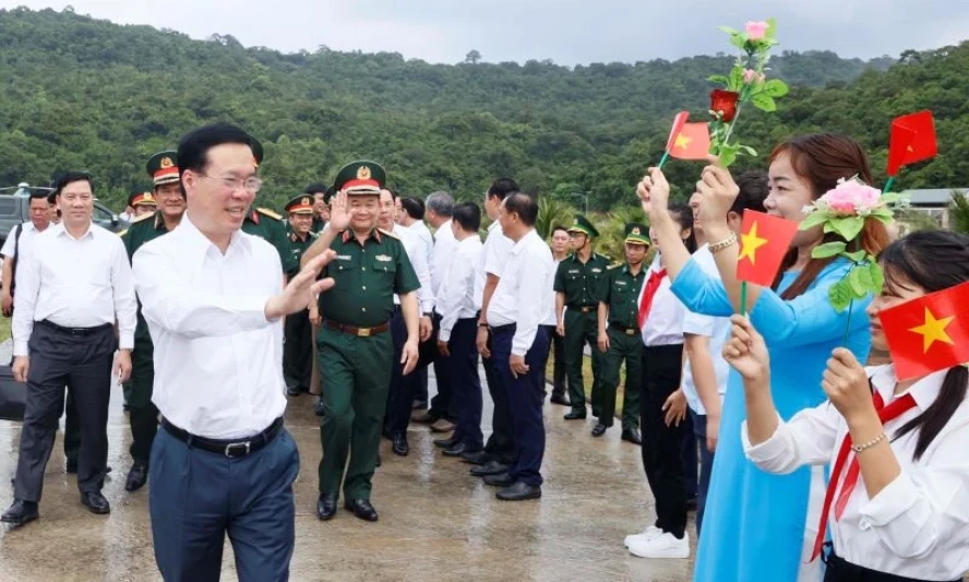 Bảo vệ vững chắc chủ quyền biển đảo và quan tâm nâng cao đời sống vật chất, tinh thần nhân dân