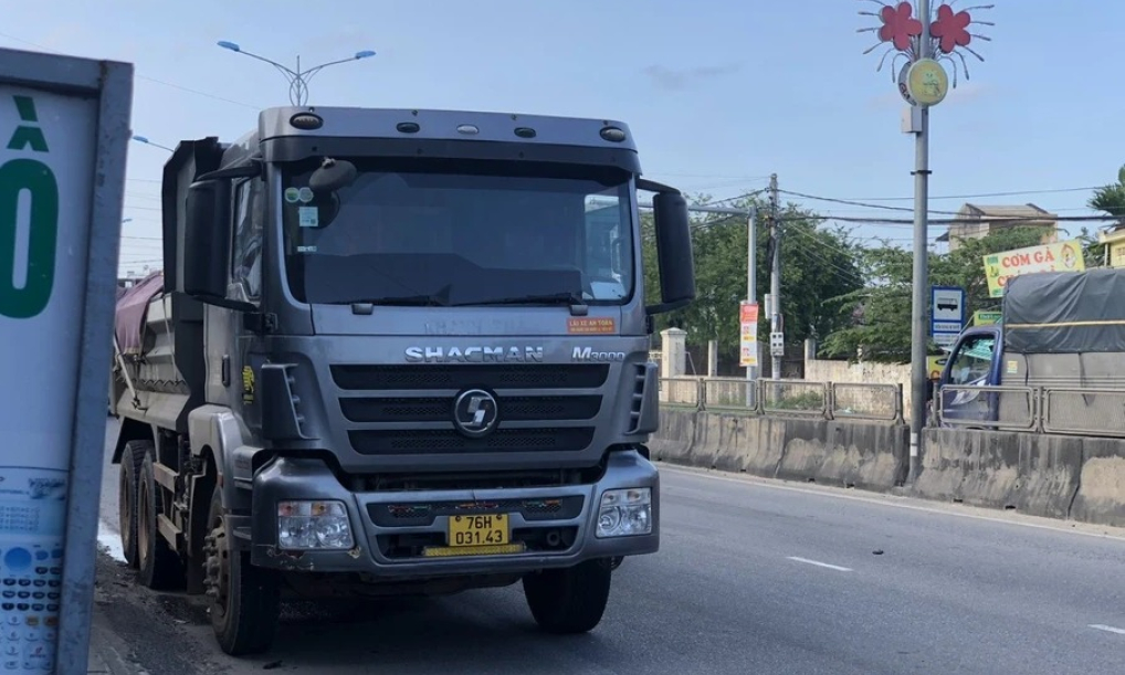 Xe tải tông xe đạp ở nút giao trên QL1, nữ sinh lớp 6 tử vong tại chỗ