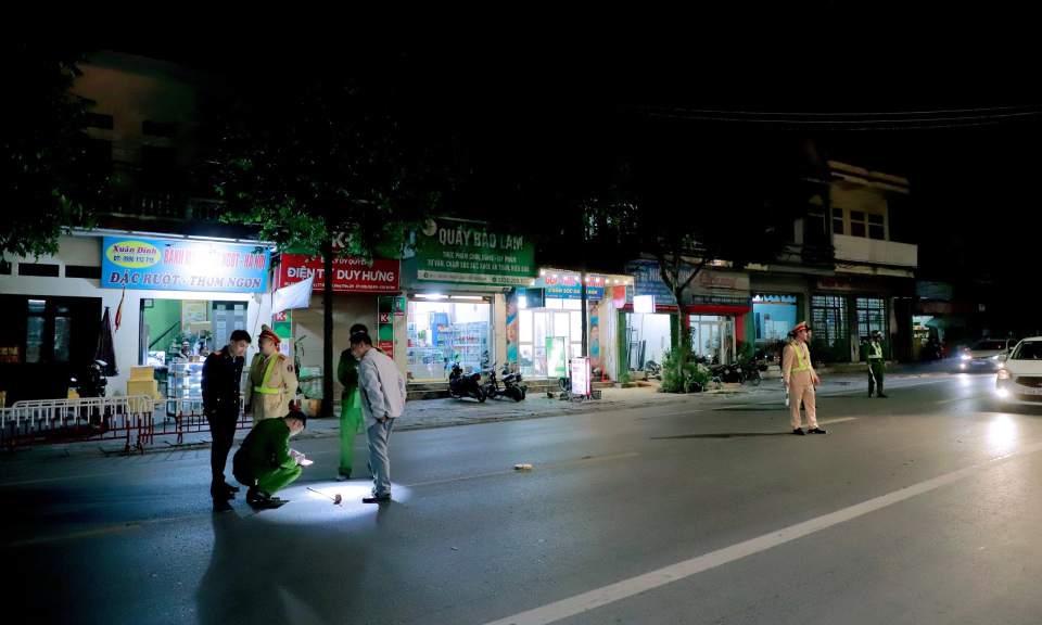 Nam thanh niên vượt chốt kiểm tra nồng độ cồn, tông CSGT bị thương