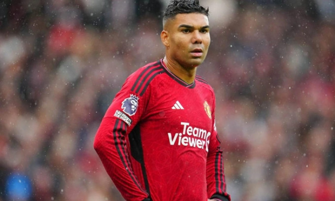 Manchester United tính đẩy Casemiro "ra đường"