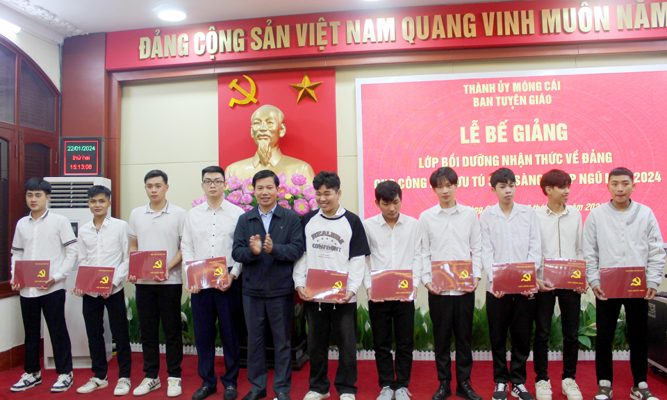 TP Móng Cái: Hơn 100 công dân ưu tú sẵn sàng nhập ngũ năm 2024 được bồi dưỡng nhận thức về Đảng