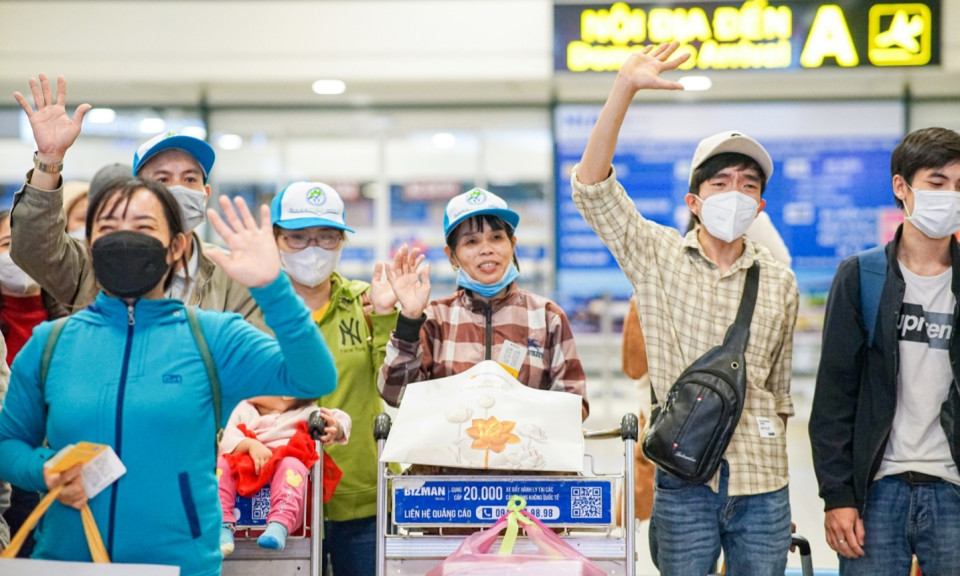 Hàng không tặng vé máy bay miễn phí cho người lao động về quê ăn Tết
