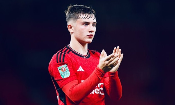 Ten Hag tiếp tục thu gọn đội hình