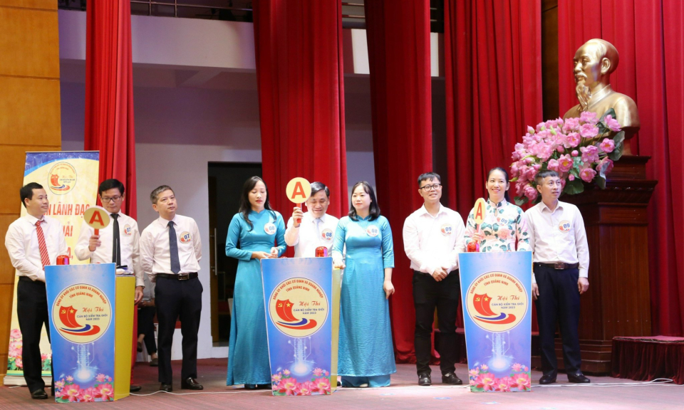 Đẩy mạnh phong trào thi đua gắn với thực hiện nhiệm vụ chính trị