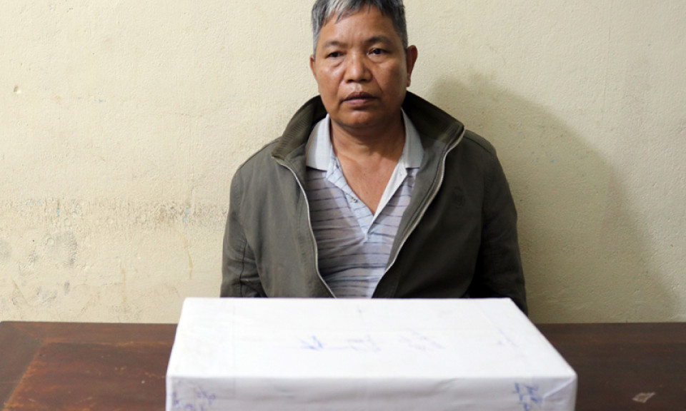 Bắt vụ vận chuyển 8 bánh heroin và 12.000 viên ma túy