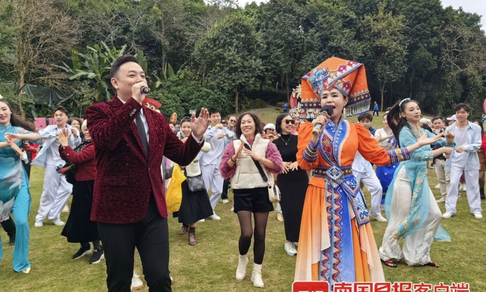 来自越南的他们也跳起了“科目三”