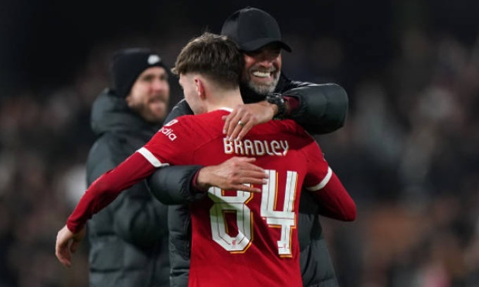 Klopp làm nên lịch sử với Liverpool